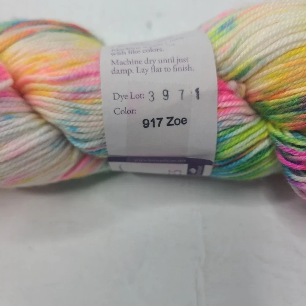 Lorna's Laces‎ Handyed Yarns 55% Merino 15% Nylon 30% Viscose 100g Color Zoe